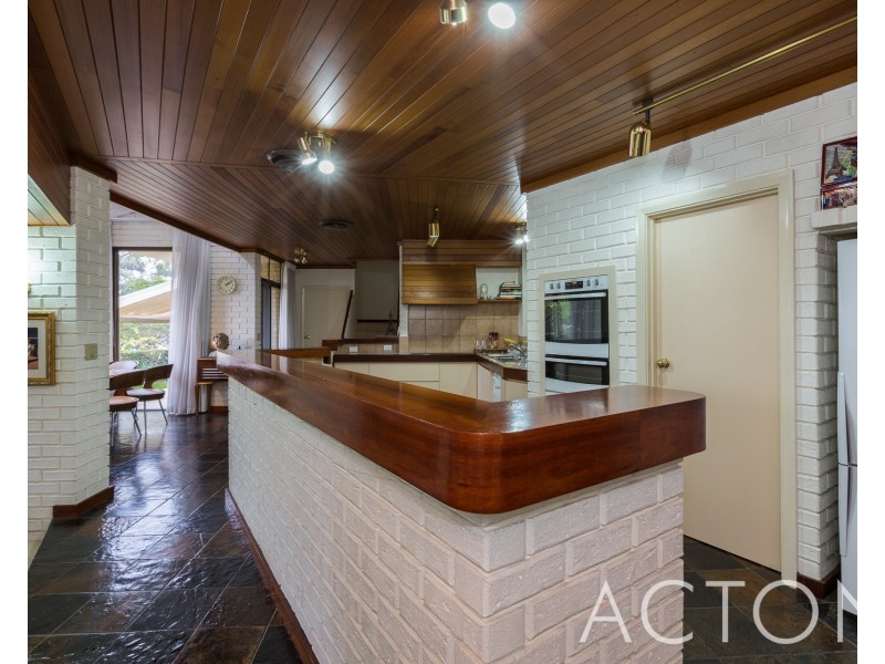 19 Riverton Drive West, Rossmoyne WA 6148