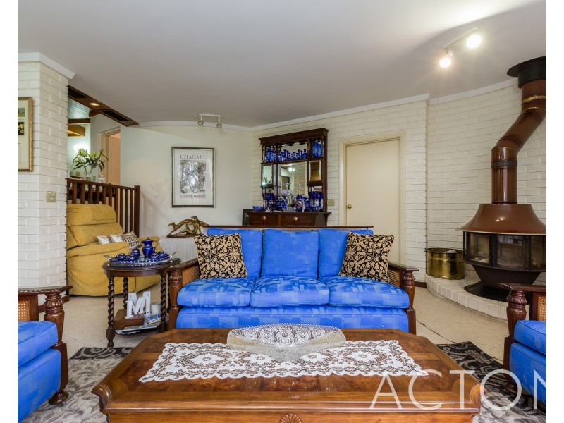 19 Riverton Drive West, Rossmoyne WA 6148