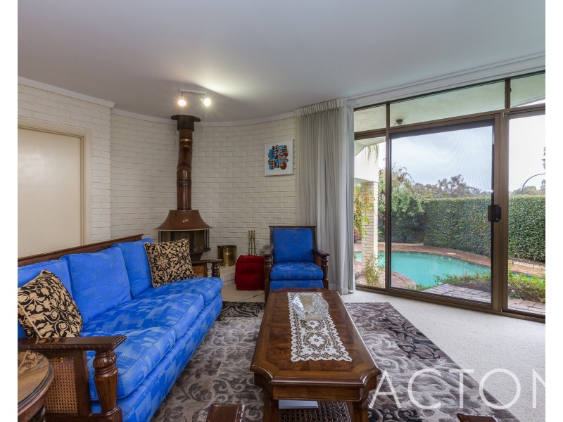 19 Riverton Drive West, Rossmoyne WA 6148