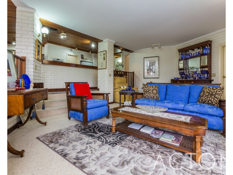 19 Riverton Drive West, Rossmoyne WA 6148