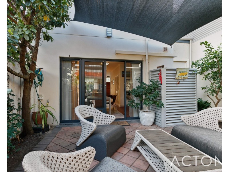 23/2 Quintilian Road, Mount Claremont WA 6010