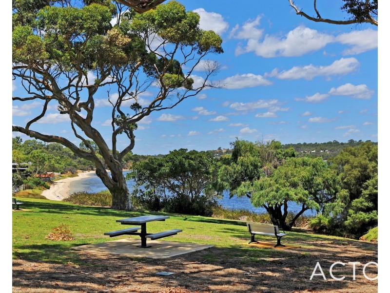 13 Hobbs Avenue, Dalkeith WA 6009