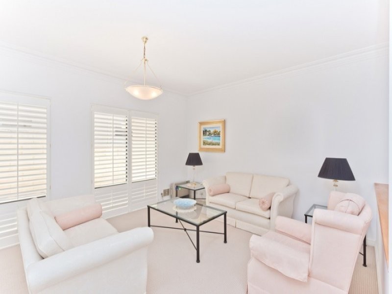 2 Viking Road, Dalkeith WA 6009