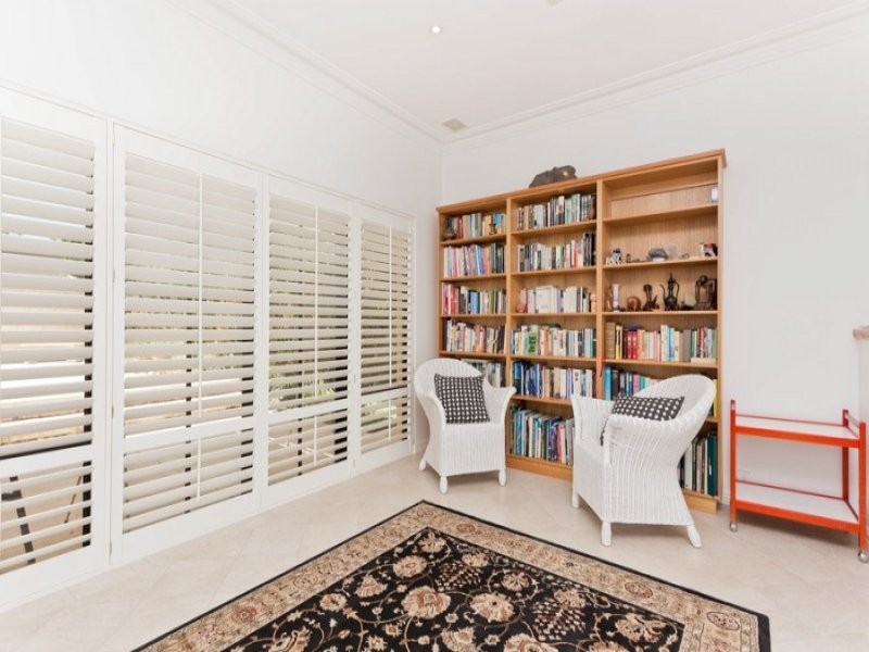 2 Viking Road, Dalkeith WA 6009