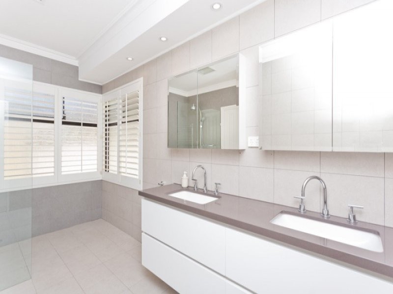 2 Viking Road, Dalkeith WA 6009