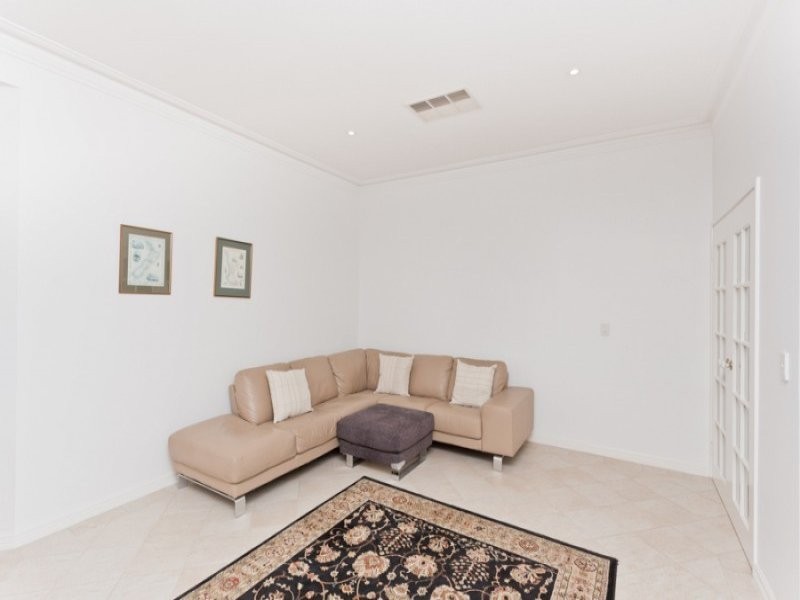 2 Viking Road, Dalkeith WA 6009