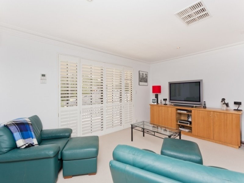 2 Viking Road, Dalkeith WA 6009