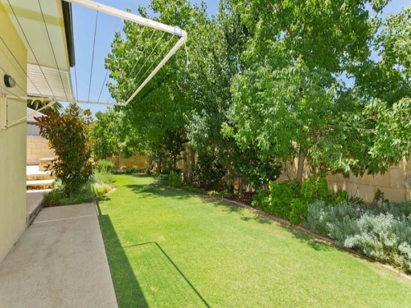 2 Viking Road, Dalkeith WA 6009