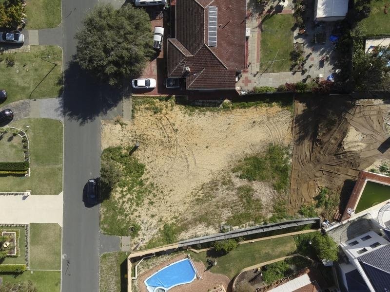 4 Windarra Drive, City Beach WA 6015