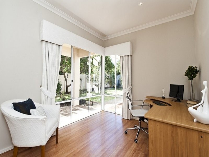 8 Viking Road, Dalkeith WA 6009