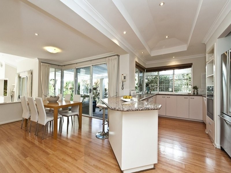 8 Viking Road, Dalkeith WA 6009