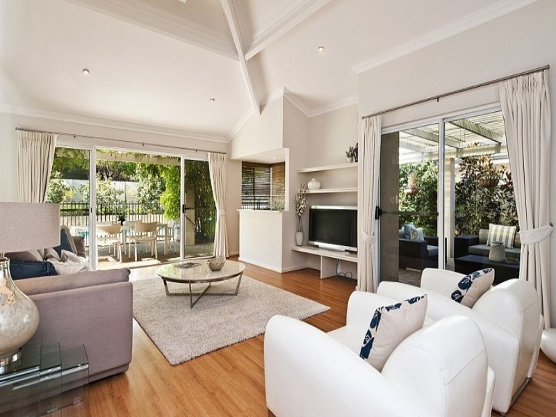 8 Viking Road, Dalkeith WA 6009