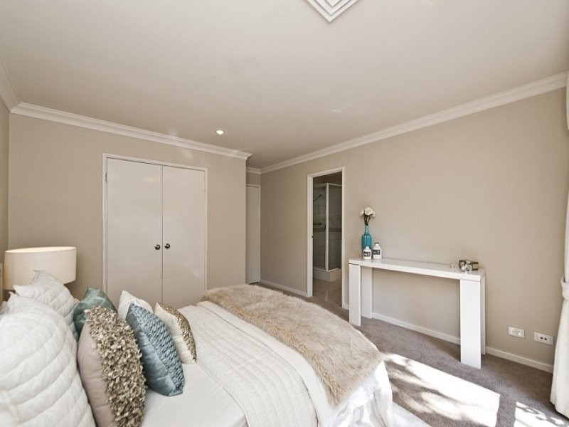 8 Viking Road, Dalkeith WA 6009