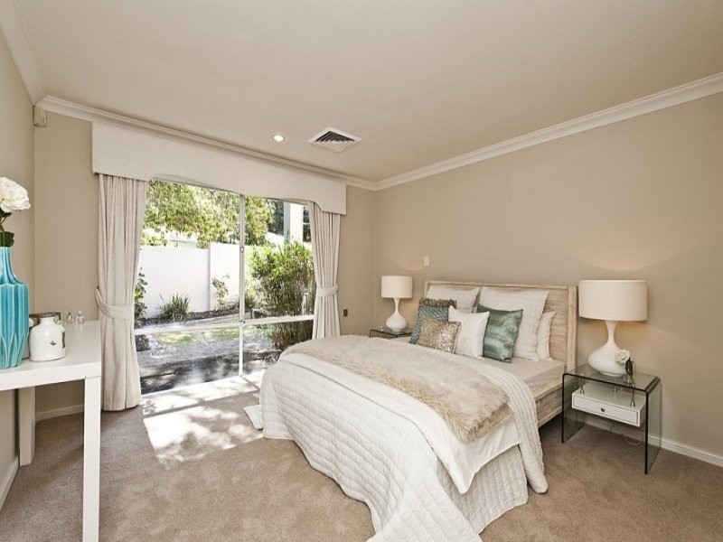 8 Viking Road, Dalkeith WA 6009