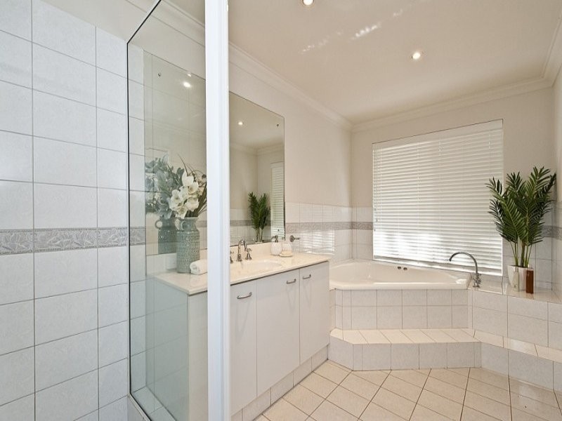 8 Viking Road, Dalkeith WA 6009