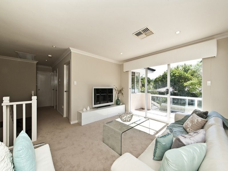 8 Viking Road, Dalkeith WA 6009