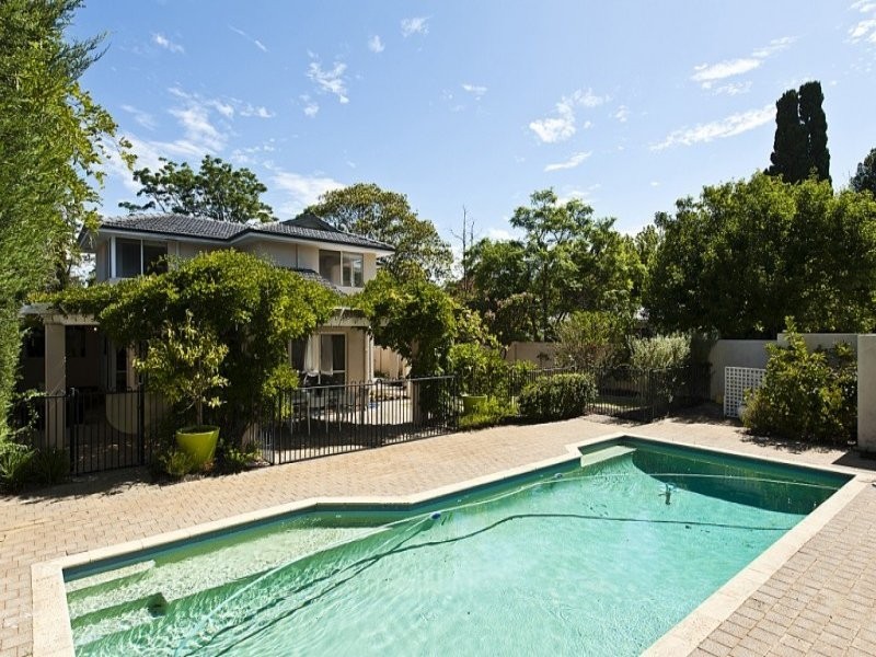 8 Viking Road, Dalkeith WA 6009