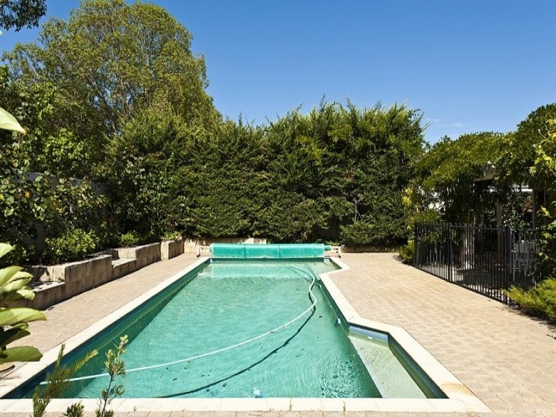 8 Viking Road, Dalkeith WA 6009