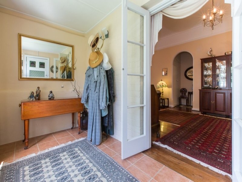 4 Hobbs Avenue, Dalkeith WA 6009