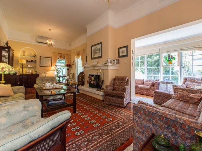 4 Hobbs Avenue, Dalkeith WA 6009