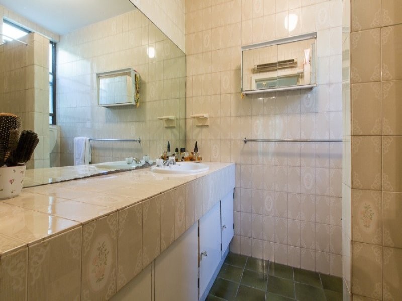 4 Hobbs Avenue, Dalkeith WA 6009