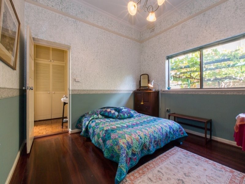 4 Hobbs Avenue, Dalkeith WA 6009