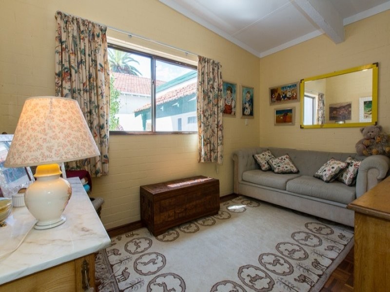 4 Hobbs Avenue, Dalkeith WA 6009