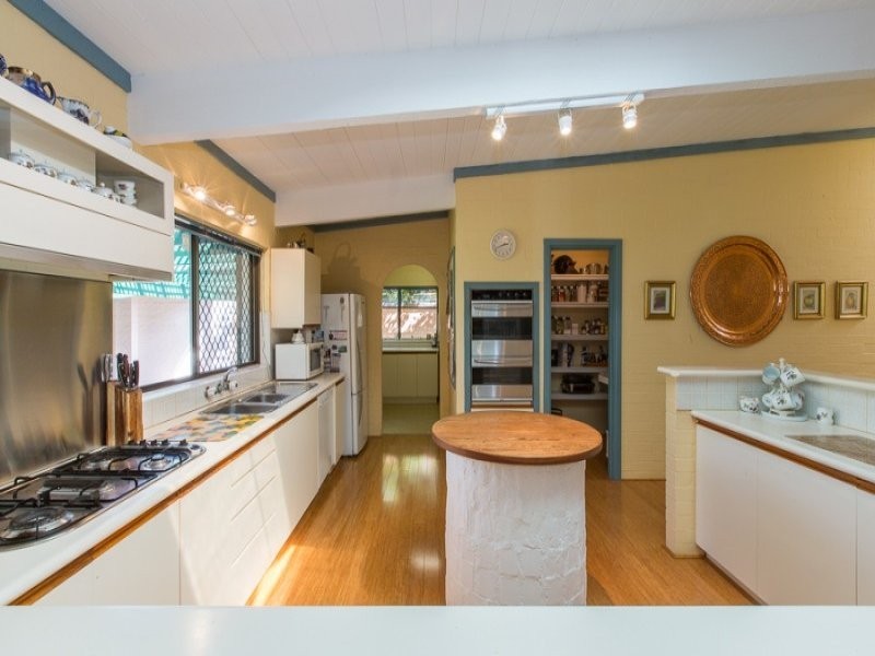 4 Hobbs Avenue, Dalkeith WA 6009