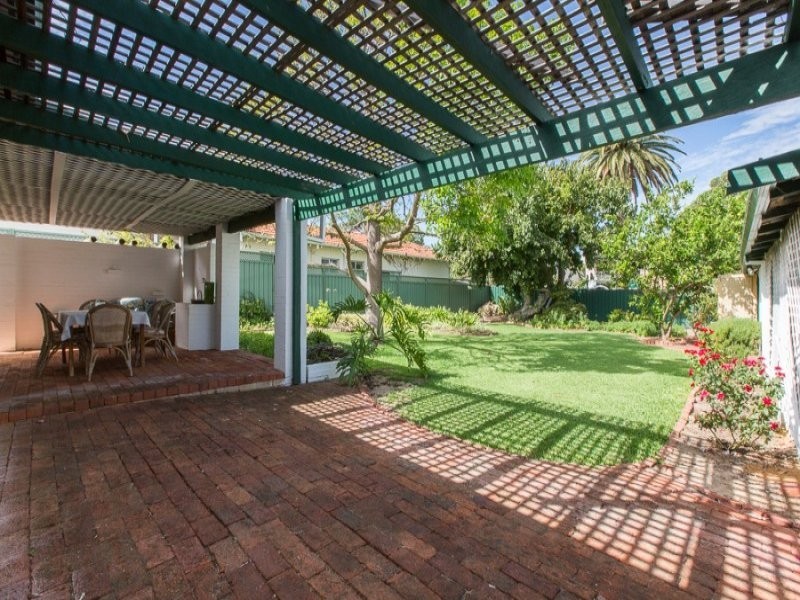 4 Hobbs Avenue, Dalkeith WA 6009