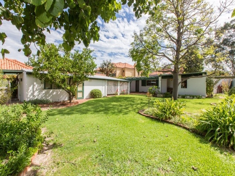 4 Hobbs Avenue, Dalkeith WA 6009