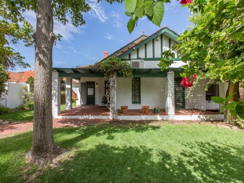 4 Hobbs Avenue, Dalkeith WA 6009