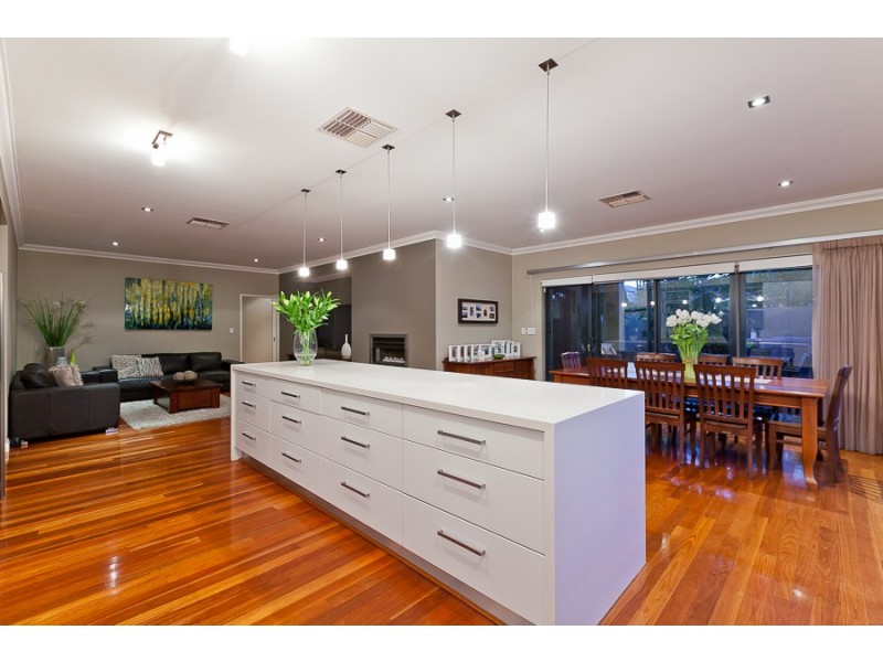 17 Pownall Gardens, Churchlands WA 6018