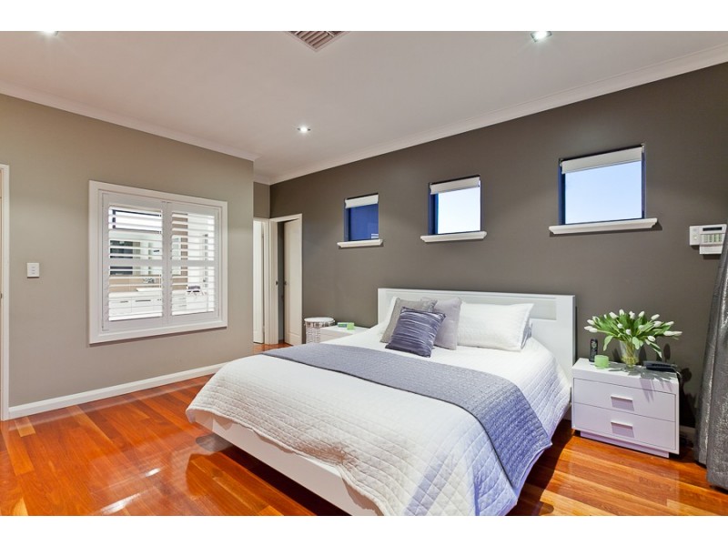 17 Pownall Gardens, Churchlands WA 6018