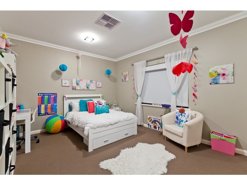 17 Pownall Gardens, Churchlands WA 6018