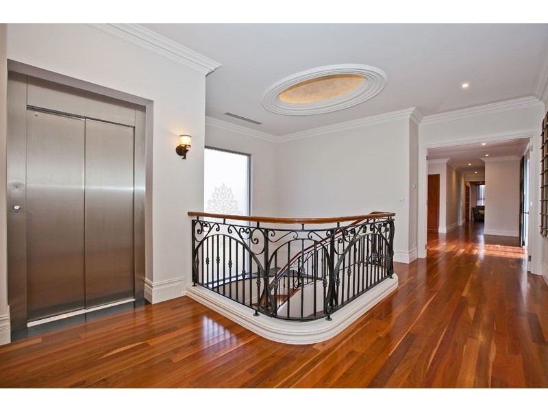 36 Hobbs Avenue, Dalkeith WA 6009