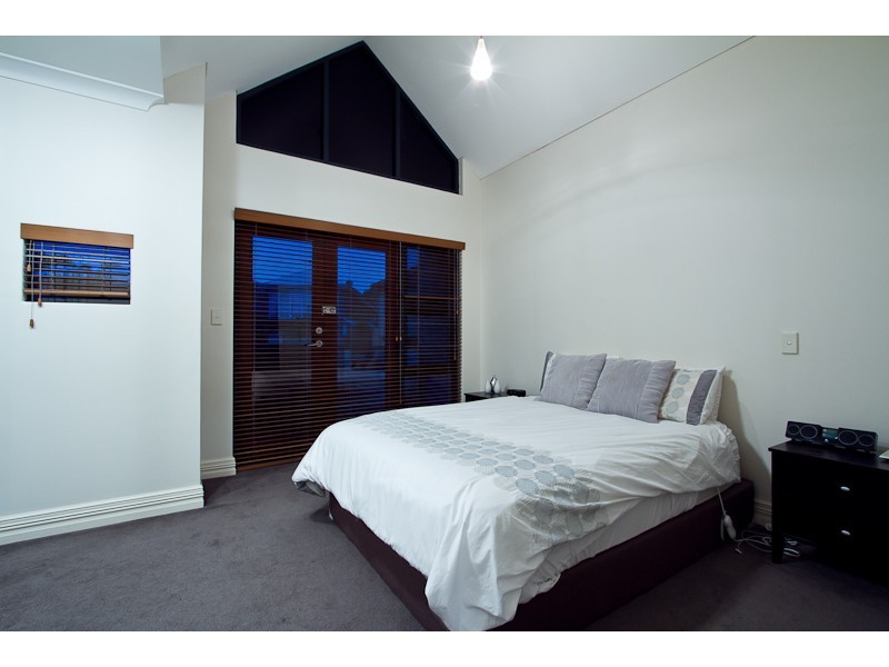 12/2 Quintilian Road, Mount Claremont WA 6010