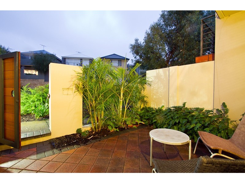 12/2 Quintilian Road, Mount Claremont WA 6010