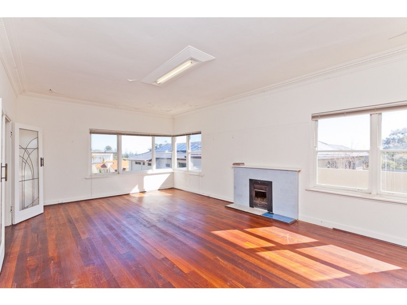 8 Lowanna Way, City Beach WA 6015