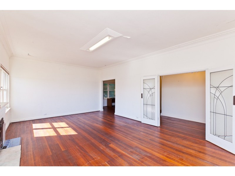 8 Lowanna Way, City Beach WA 6015