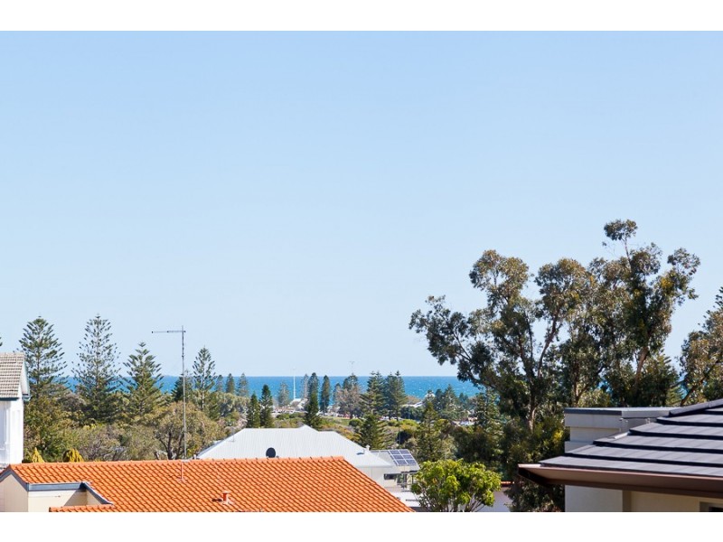 8 Lowanna Way, City Beach WA 6015