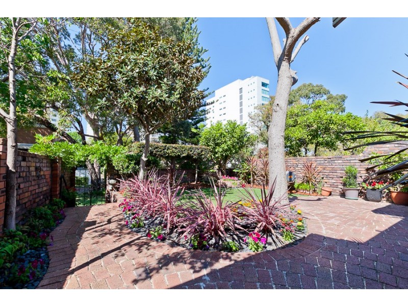 2/11 Wingfield Avenue, Crawley WA 6009