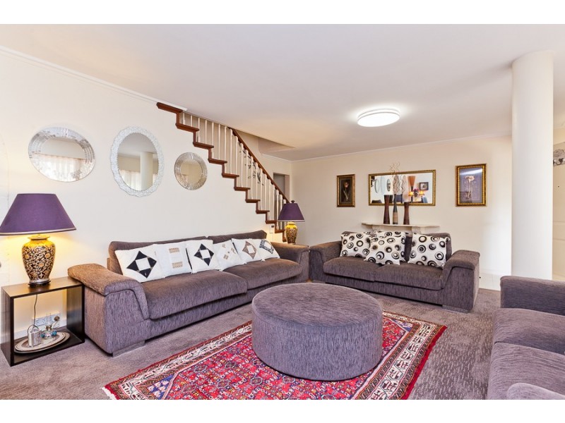 2/11 Wingfield Avenue, Crawley WA 6009