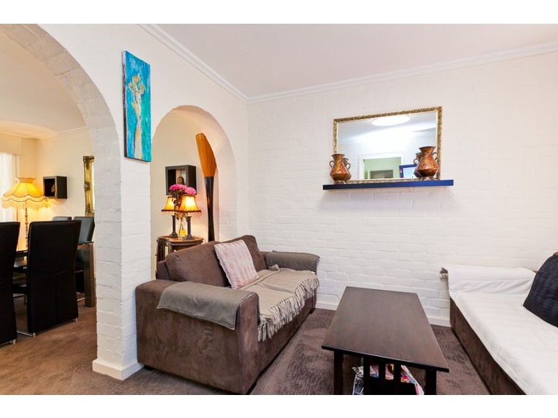 2/11 Wingfield Avenue, Crawley WA 6009