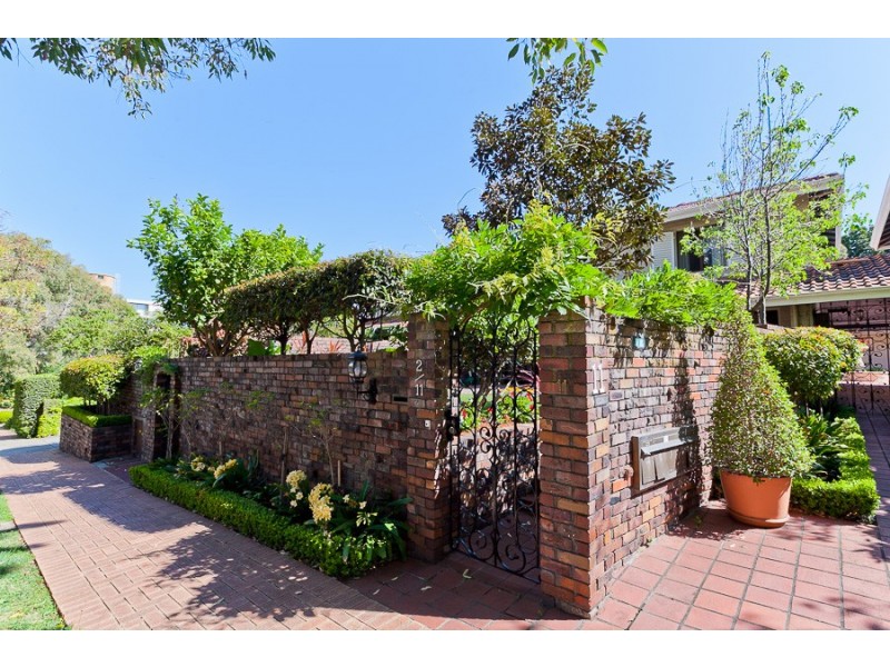 2/11 Wingfield Avenue, Crawley WA 6009