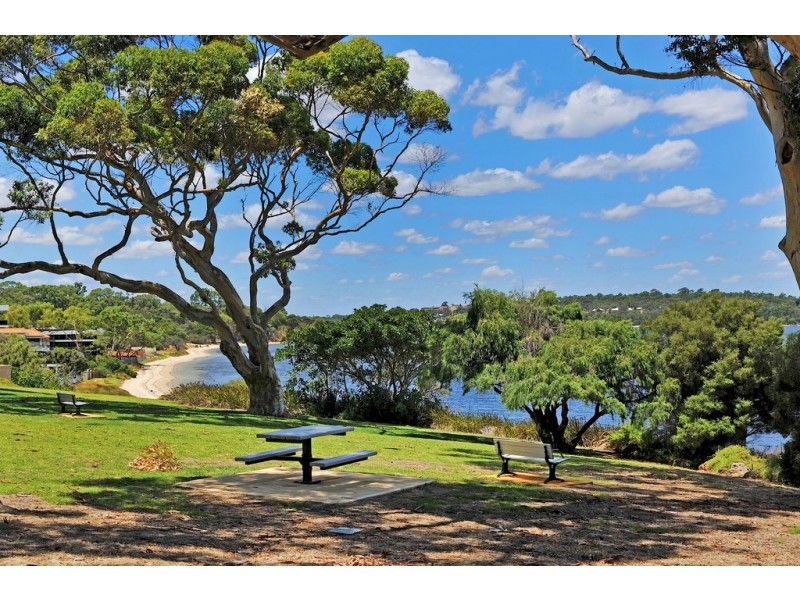 14 Genesta Crescent, Dalkeith WA 6009