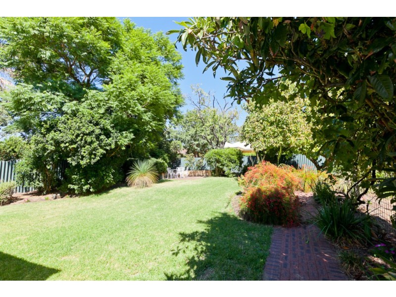 31 Waroonga Road, Nedlands WA 6009