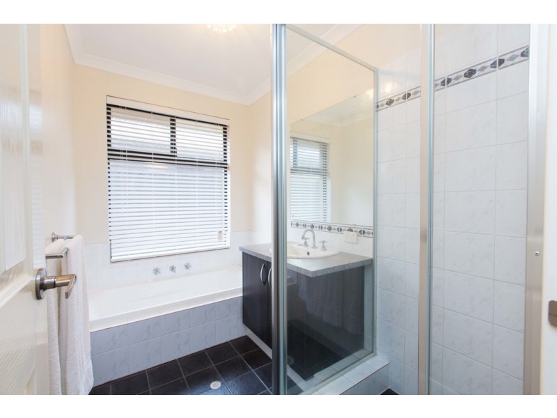 44 Colesbrook Drive, Byford WA 6122