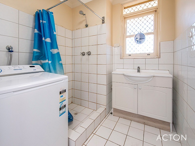 8/28 The Avenue, Crawley WA 6009