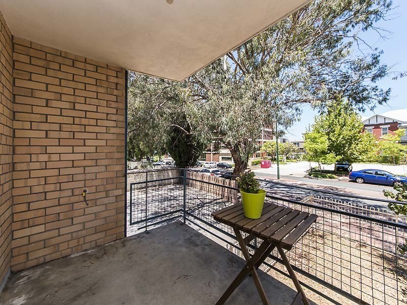 8/28 The Avenue, Crawley WA 6009