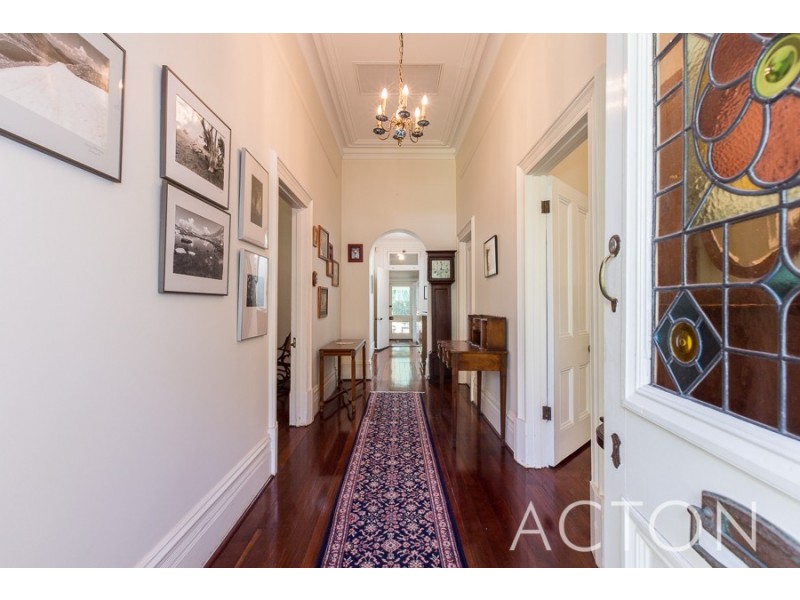 9 Fraser Street, Swanbourne WA 6010